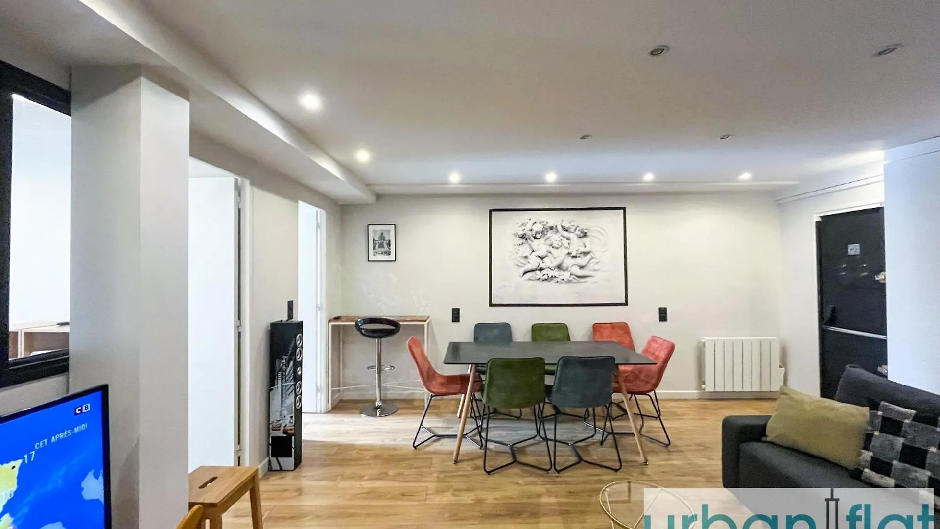 Urban Flat 120 - Charming 3 Bedroom Flat In Le Marais Paris France