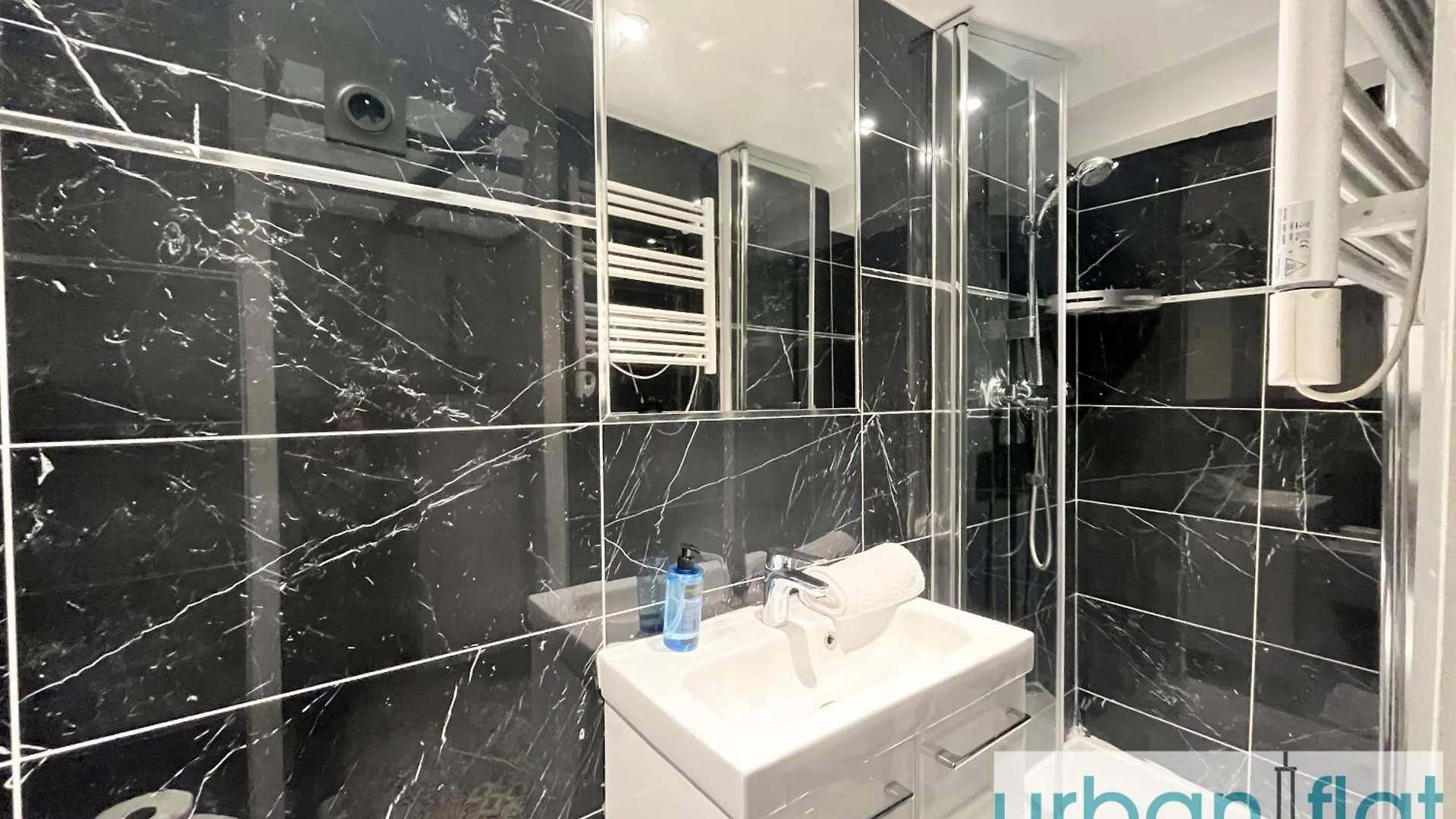 Urban Flat 120 - Charming 3 Bedroom Flat In Le Marais Paris Apartment
