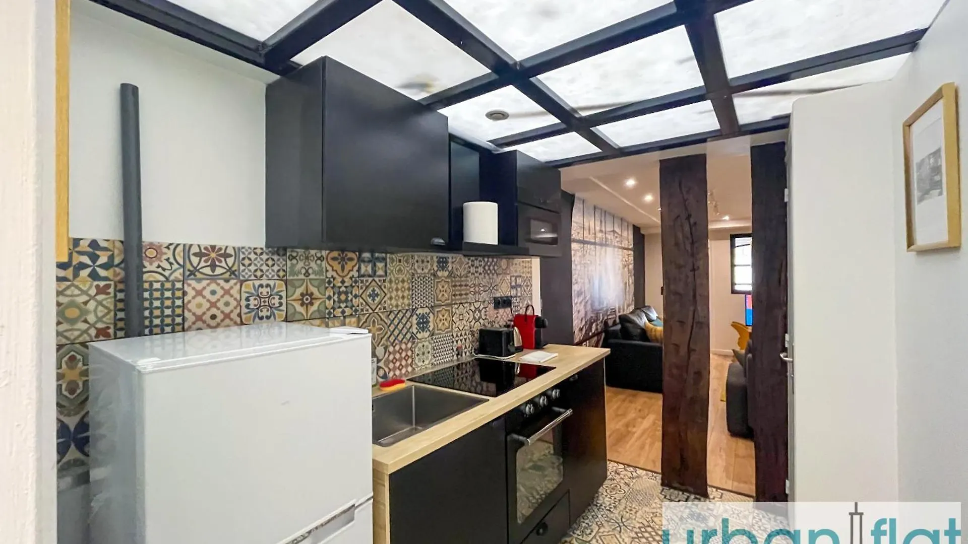 Urban Flat 120 - Charming 3 Bedroom Flat In Le Marais Paris France