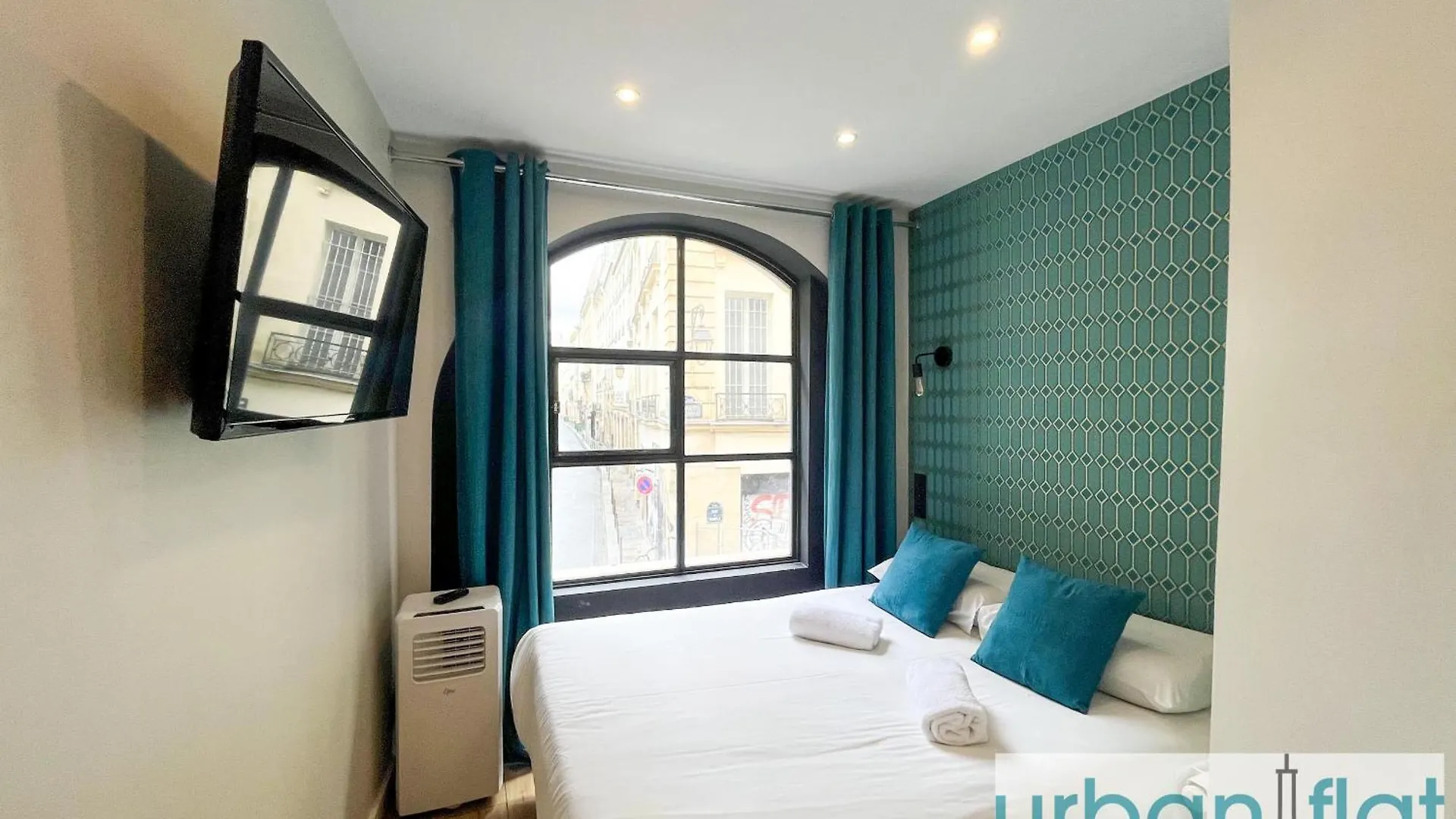 Urban Flat 120 - Charming 3 Bedroom Flat In Le Marais Paris 0*,  France